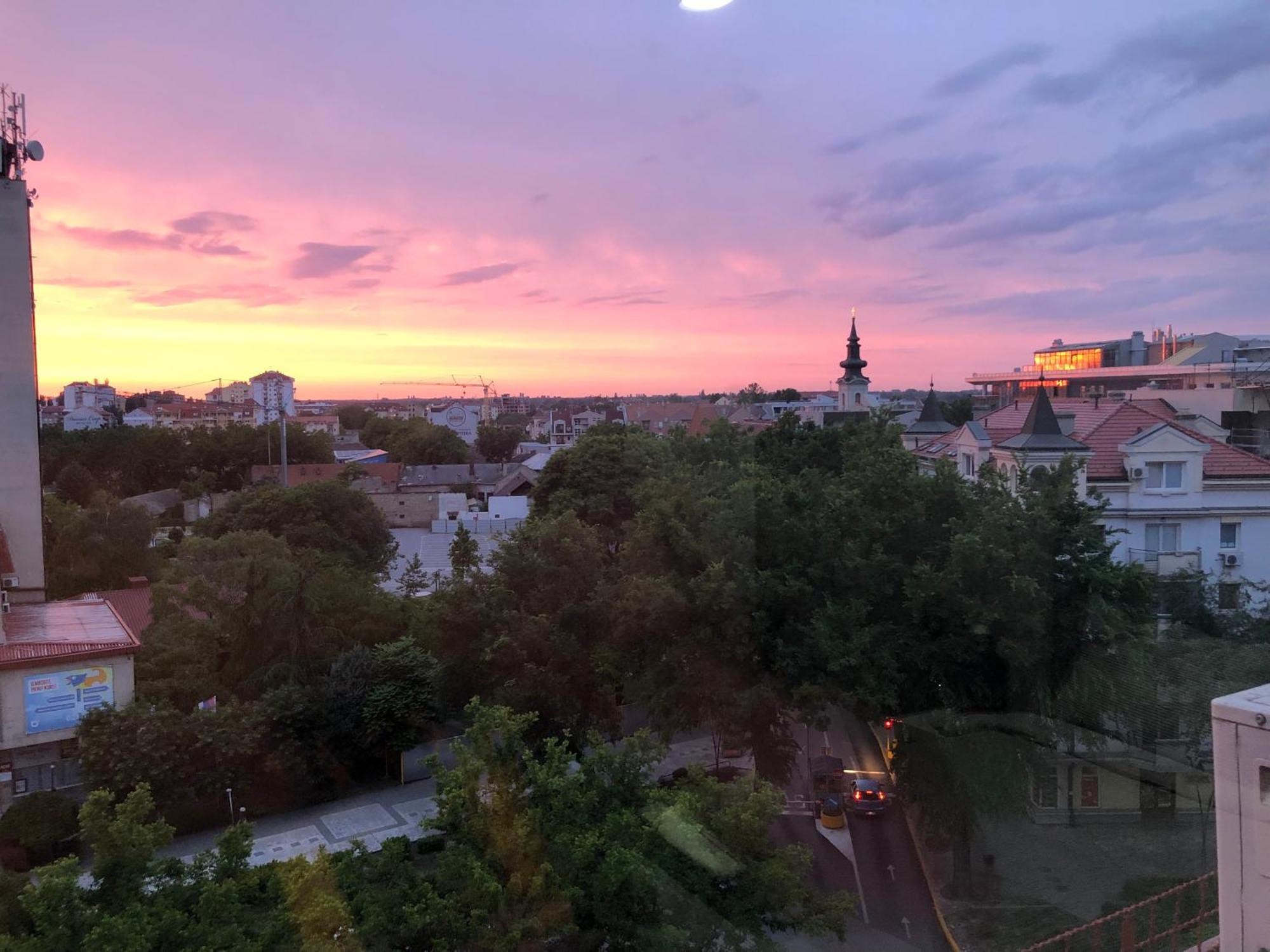 City Sunset Studio Subotica Buitenkant foto